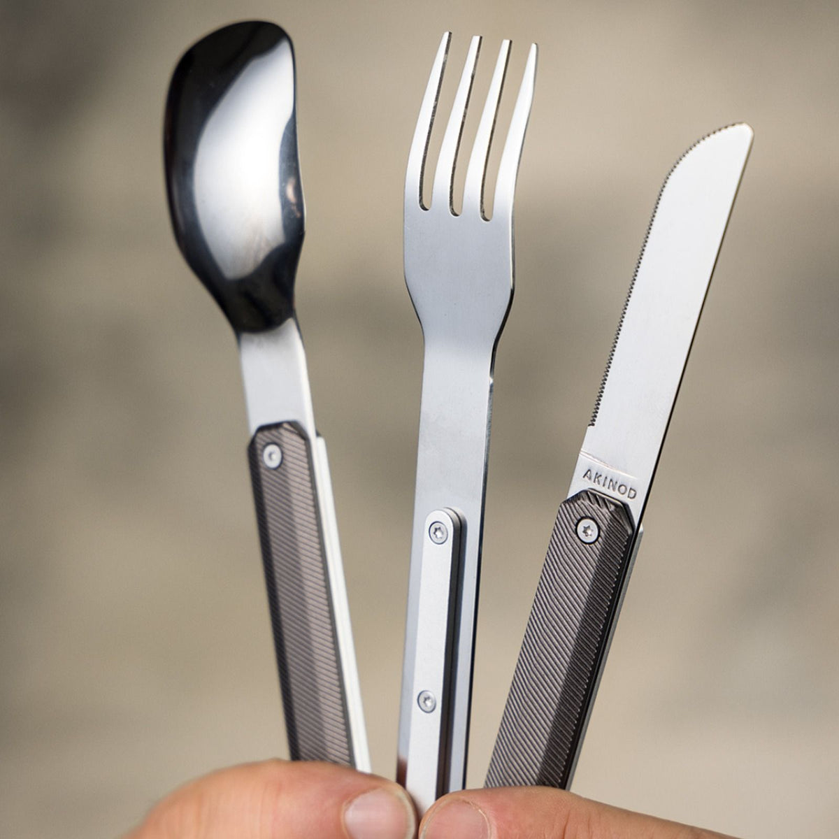 Couverts 12:34, Aluminium gris foncé