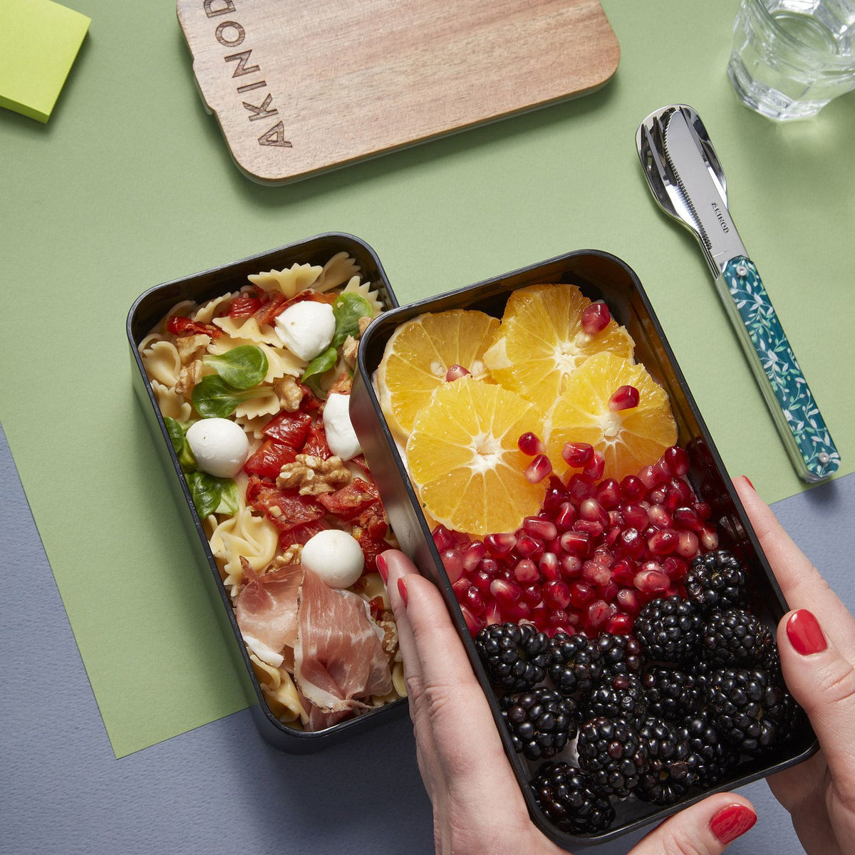 Bento 11:46, Black