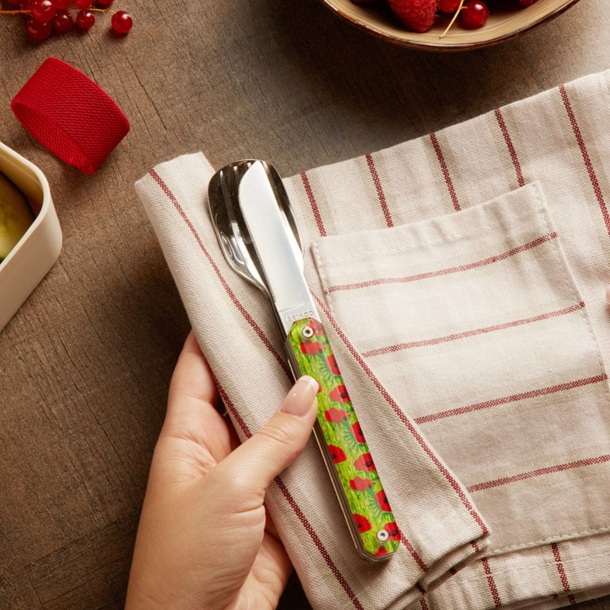 Utensils 12:34, Red poppy