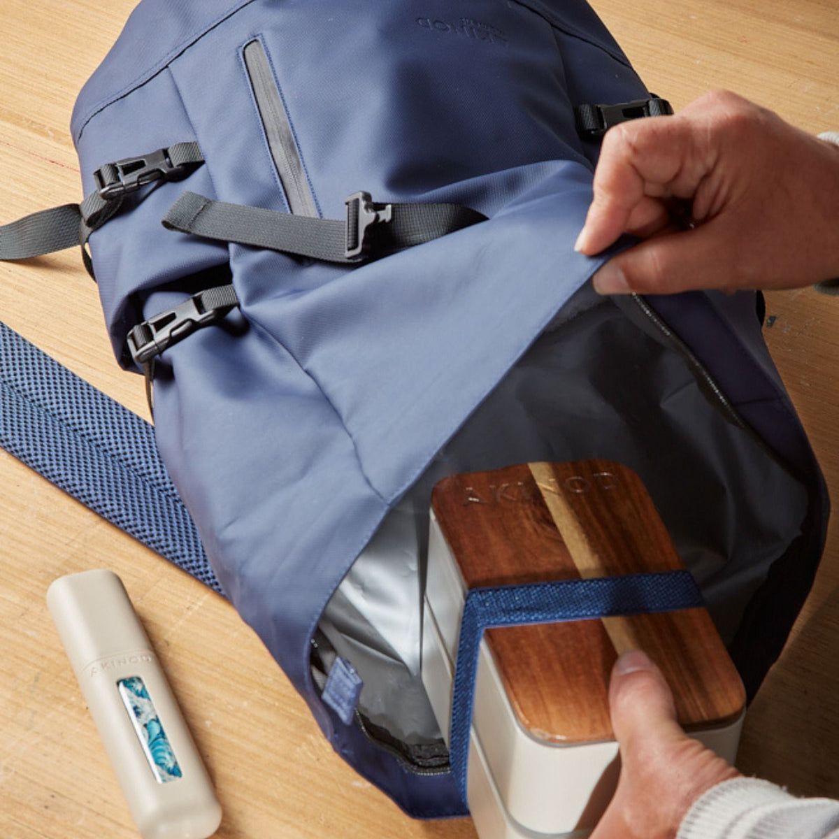 Rolltop cooler backpack 09:12, Ultramarine blue