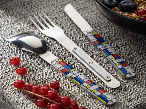 Straight Cutlery 12h34, Abstraction