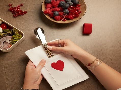 Rollbare Serviette 11:37, Liebe